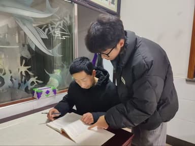 绿纸换白瓷，低碳焕新颜 ——“月亮队”环保墙纸替代传统白瓷调研纪实