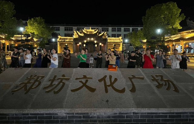 江西上饶郑坊镇: 掘金“夜经济”