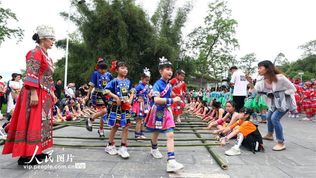 广西融安:欢乐“三月三”