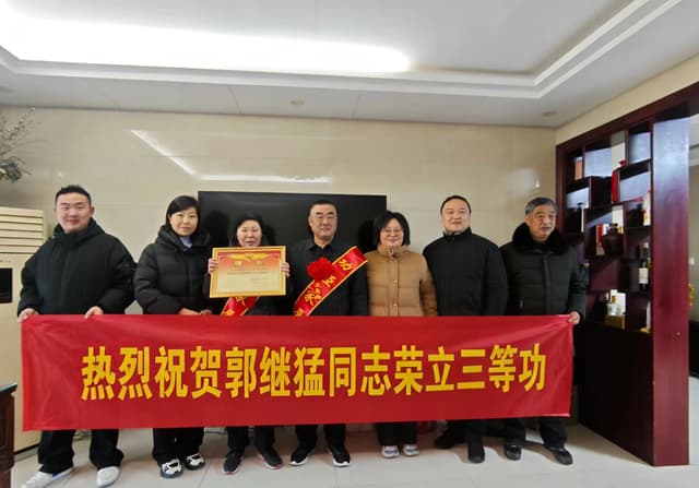 江苏省南通市如皋市如城街道蒲行社区联合街道开展 敲锣打鼓送喜报,拥军优属暖人心