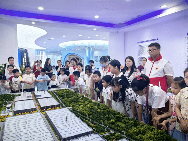 江苏无锡:童眼看科技 创新筑未来